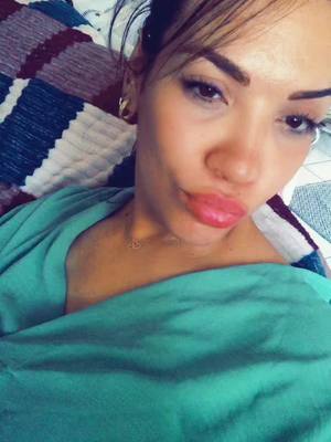 A post by @houda2151 on TikTok caption: #BeautyTok #algerienne🇩🇿 #france🇫🇷 #ghorba_s3iba_yamimti