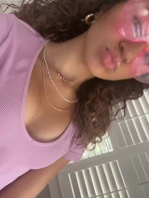 A post by @llivlovespink on TikTok caption: im backkk 🤤 #vibeswliv #Summer #fyp #kendrascott #12k #viral #likeandshare #copylink #draft #hazeleyes