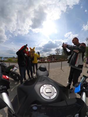 A post by @mtpika on TikTok caption: #pikachu #moto #motard #yamaha #mt07 