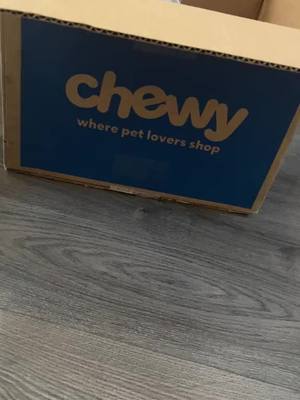 A post by @sabicu16 on TikTok caption: The best day ever!! My human got me my very first @Chewy box #dogsoftiktok #goldendoodle #puppy #linus 