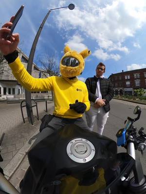 A post by @mtpika on TikTok caption: 📸✌️#pikachu #moto #motard #yamaha #mt07 