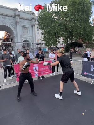 A post by @djabarhadad1 on TikTok caption: #tik #london #uk #الجالية_العربية_حول_العالم #marblearch #explore #londonvibes🇬🇧 #londontown #boxing#blacklivesmatter@Hamza_UK @Zinou @ام اليان 👩‍👦‍👦🇬🇧🇩🇿 @Ma mère avant tout 