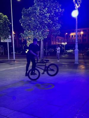 A post by @tomyslalom on TikTok caption: #bmx #bmxflat #bmxfreestyle 🇫🇷🇫🇷