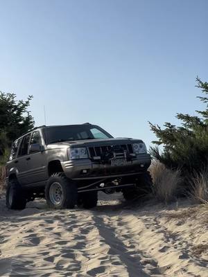 A post by @trasher_5.9 on TikTok caption: @𝔎𝔢𝔫𝔡𝔯𝔞 𝔩𝔞𝔠𝔯𝔬𝔦𝔵 my love💜 #flawlessjeeps #jeep #grandcherokee #zj #v8 #59 #swampers #burnout #locker #built #racejeep #coosbay #oregon #professional #fyp  