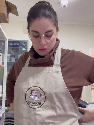 A post by @sabina.sinr on TikTok caption: De tiktoker a pastelera 😂👩🏻‍🍳 #pasteleria #cocinar #pastel #chocolate #Recipe #recipes #cocinando 