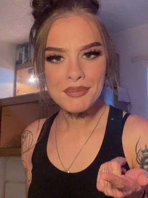 A post by @emilymitchell11 on TikTok caption: #wlw #fyp #lgbt 