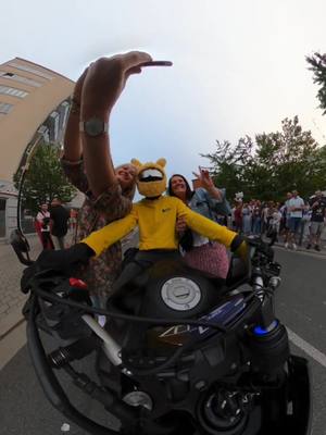 A post by @mtpika on TikTok caption: 📸✌️#pikachu #moto #motard #yamaha #mt07 