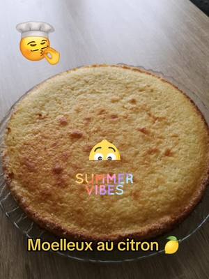 A post by @halinecookies77 on TikTok caption: Moelleux aux citrons : 125gr de beurre mou 90 gr de sucre 2 oeufs 1 citron +son zeste Arome de citron  145 gr de farine  1 sachet de levure Une pincée de sel 180° 25 min Melangez dans l'ordre  #recette #gateau #citron #patisserie #cake #fyp #moelleux 