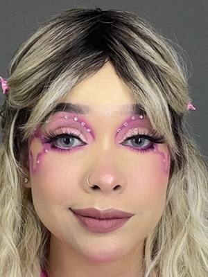 A post by @carleny13 on TikTok caption: Nonpodia perderme este audio con este maquillaje jajajajajajajaja ☺️ #parati #foryou #barbiegirl #barbie #barbietrend 