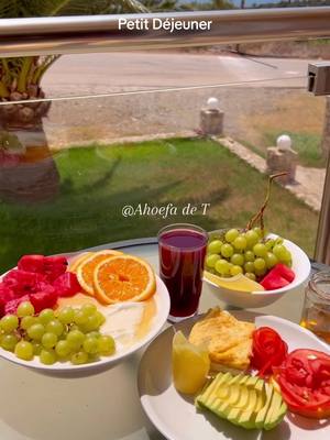 A post by @ahoefa_de_t2 on TikTok caption: Une tres belle vue, un bon petit déjeuner, un temps merveilleux… que demande le peuple??  #petitdejeunerhealthy#ahoefadet2#ete2023 @