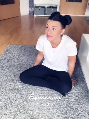 A post by @alinisi on TikTok caption: 😂🍕 #erinnerung #freshtorge 