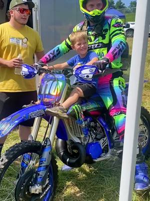 A post by @motobros_racing on TikTok caption: #fyp #dirtbike #family #racing 