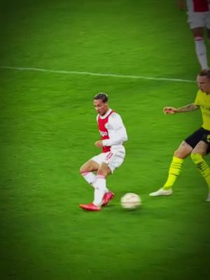 A post by @wholly.leo on TikTok caption: Antony Ajax 🇧🇷🔥|#dortmund #ajax #antony #skills  #football #Soccer no copyright intented@يانيس