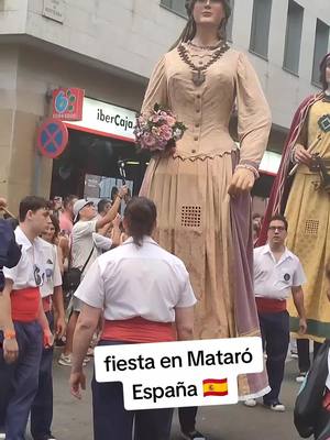 A post by @vane_wsp on TikTok caption: fiesta en Mataró #musica #baile #vacacionesrelax😎 