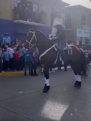 A post by @sergiomartinez3097 on TikTok caption: #conelcorridondelangelazul🔵  #mi4x4 #mexico🇲🇽 #parati #4upage #hasmeviral #viral #burrooooo🐴quin #😂😂😂 