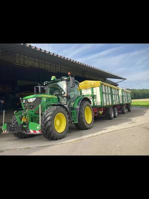 A post by @patrick_swiss_06 on TikTok caption: #johndeere #swissfarmer🇨🇭🇨🇭 #gibkanone #lohner 