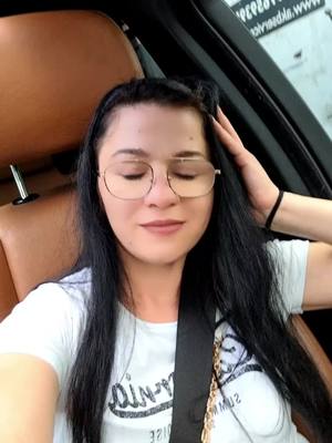 A post by @alinaalessia2 on TikTok caption: #ador #foryou #😅✌️✌️❣️🤟🤷🏻‍♂️ 