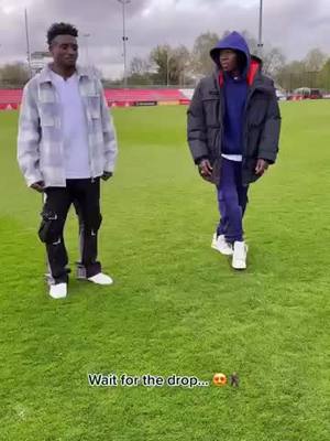 A post by @princepepe88 on TikTok caption: Nice dance kudus vs stonebwoy we need challenger ❤️❤️🤣🤣🤣