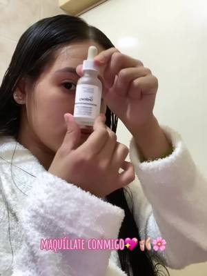 A post by @danieladelamora on TikTok caption: no puedo grabar en mi baño por qué claramente termino sudando🫣💓 #GRWM #maquillateconmigo 