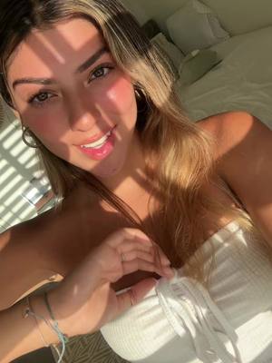 A post by @jocelyn_tavares on TikTok caption: 🌞