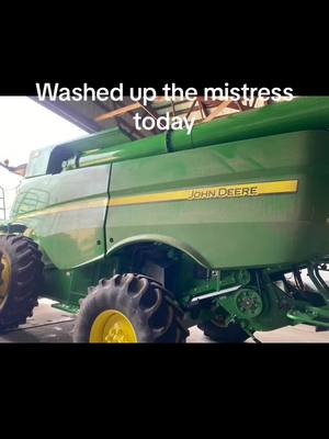 A post by @scw760629 on TikTok caption: #farmlife #farm #farmtok #johndeere #dirtyjobs #pioneerseed #cornharvest2023