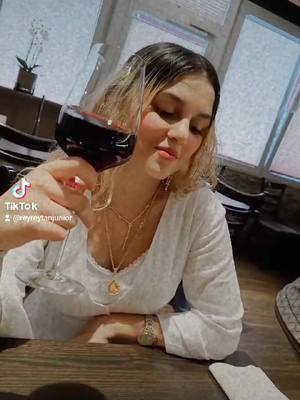 A post by @reyboss777 on TikTok caption: fata mia frumosa te iubește tatăl tau @Cioki.13 Cristina 😘😘#foryou #tiktok #viral