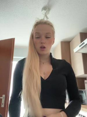 A post by @anma_eulex3 on TikTok caption: Hör genau hin!‼️‼️ #hörzu #girl #longhair #pierced #tiktok #viral #fy #listen #soistes #true #sotrue #fypシ #foryou #foryoupage #germany #blondie #inked #germangirl #soistdas