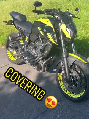 A post by @mtpika on TikTok caption: Vous en dites quoi du covering ? #yamaha #mt07 #covering #coveringmoto 