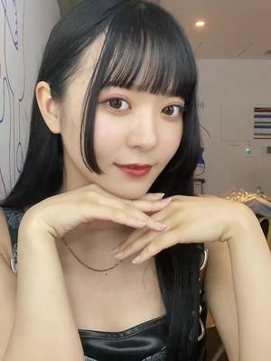 A post by @mo____mo.25 on TikTok caption: ライブおわたん！ みんな今日も 1日お疲れ様🍑 #丸顔 #アキストゼネコ #アイドル #インスタ #インスタおいで 