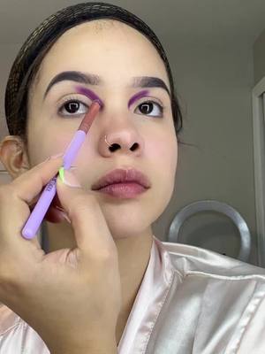 A post by @carleny13 on TikTok caption: Tutorial de maquillaje de Barbie 💜 #parati #foryou 