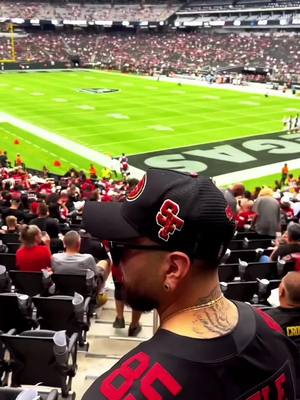 A post by @s7rawdri on TikTok caption: Love the gang for life!  Lil preason action no worries #faithful No flex todah :/ #niners #ninergang #49ers #faithful #Preseason #waiders #raiders