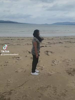 A post by @simisebastian2 on TikTok caption: Njanum makeba ente style il#on a windy day #