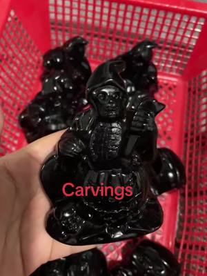 A post by @maike_crystal on TikTok caption: Live 16:00 pm every day #crystal #quartz #live #carvings #❤️💕💕🌺💙💔🥀 #specime #tiktok #shopping #fyp #stone