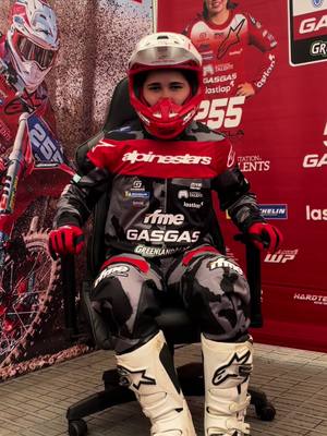 A post by @danielaguillen.255 on TikTok caption: De vuelta a las carreras con traje nuevo #race #netherlands #motocross #racinggear