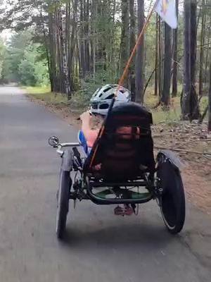 A post by @outdoorandy86 on TikTok caption: Ein bisschen Spass muss sein 😂 Normal Radeln kann ja jeder... #hasebikes #hasetrets #liegerad #recumbentbikes #tricyclediaries  #radfahren 