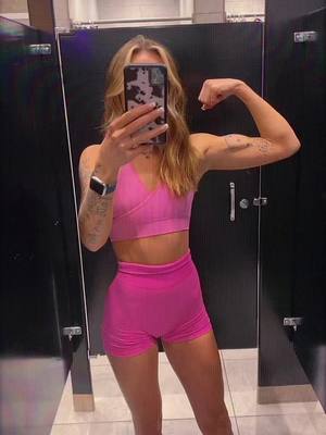 A post by @jessietayloryoung on TikTok caption: monday, lets get it!!!!! 💗 #fyp #gymgirls #gymshark #nvgtn #GymTok #foryou #workout 