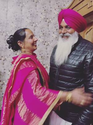 A post by @aman001dhaliwal on TikTok caption: #sardari #❤️❤️ #lovefromcanada🎃 #trending #khetibadi_lover #pb29moga @tarsem jassar official #pindawale #momdad #matching 