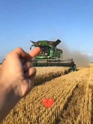 A post by @supertractors on TikTok caption: 😂😂🤣 #harvest #harvester #harvest #farmer #farm 