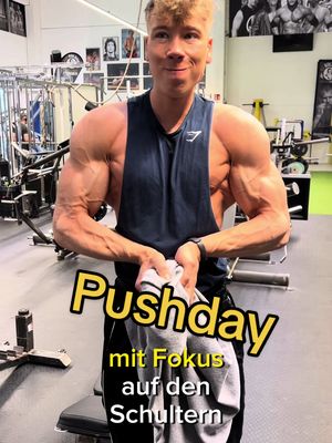 A post by @waldifit on TikTok caption: Mein Pushday mit Fokus auf den Schultern!  #fyp #bodybuilding #fürdich #pump 