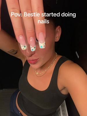 A post by @sarahloevstroem on TikTok caption: #fyp #bestie #nails #danmark 