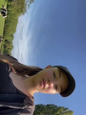 A post by @justinecatteau on TikTok caption: #pourtoi #viral #foryou #primholstein #agriculture #futuragricultrice #vache #paturage #springer