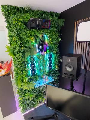 A post by @inoxtag on TikTok caption: Le pc est dans le mur, je suis choqué 🤣🤯 vous validez ? Je trouve ca incroyable ! #inoxtag #inox #pc #pcgamer #inoxtagpc #gaming #setup #decor #abberant #studioinox #jesuischoquer #pourmoi #peutetrepourtoi #jtm #jevouskiff #jemepepsimax1foisparsemainementalitealpha