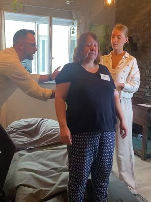 A post by @larissacecile_official on TikTok caption: #hypnose #hypnosis #hypnosecoach 