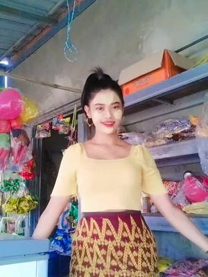 A post by @khing257 on TikTok caption: ကောက်အရပ်က5"7ပါ😉💛