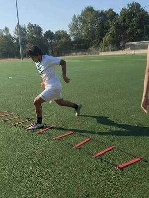 A post by @tardif.alex on TikTok caption: Entraînement difficile, match facile 🔥💪 #trainhard #footballvideo #performance #fyp #preparation #physique 