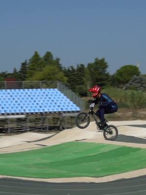 A post by @niekkimmann on TikTok caption: morning spin. ☀️ #bmx #bmxracing 