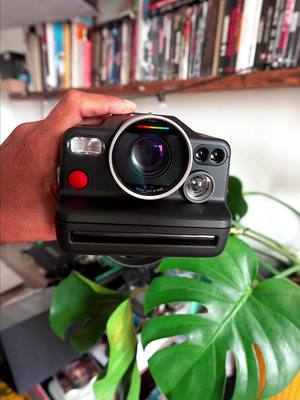 A post by @thomas_app on TikTok caption: Sounds of Polaroid cameras  1. Polaroid One600 2. Polaroid Supercolor 600 3. Polaroid SX-70 4. Polaroid I-2  #polaroid #polaroidcameras #cameras  #polaroid @Polaroid