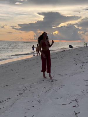 A post by @russia_rapunzel on TikTok caption: Sarasota ❤️ #florida #sarasota #beach #beachvibes 