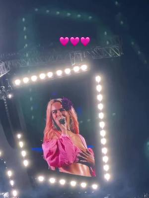 A post by @maariselaaa95 on TikTok caption: #karolgconcierto2023 #mananaserabonito #mananaserabonitotour #bichotaseason #karolg #metlifestadium #newjerseynewyork #fyp #parati #foryou #foryourpage @Karol G