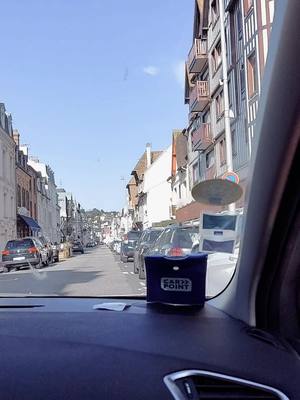 A post by @lysa_157 on TikTok caption: #deauville